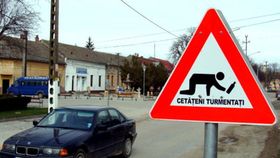 Codul Rutier 2023: Cele mai ciudate indicatoare rutiere din lume